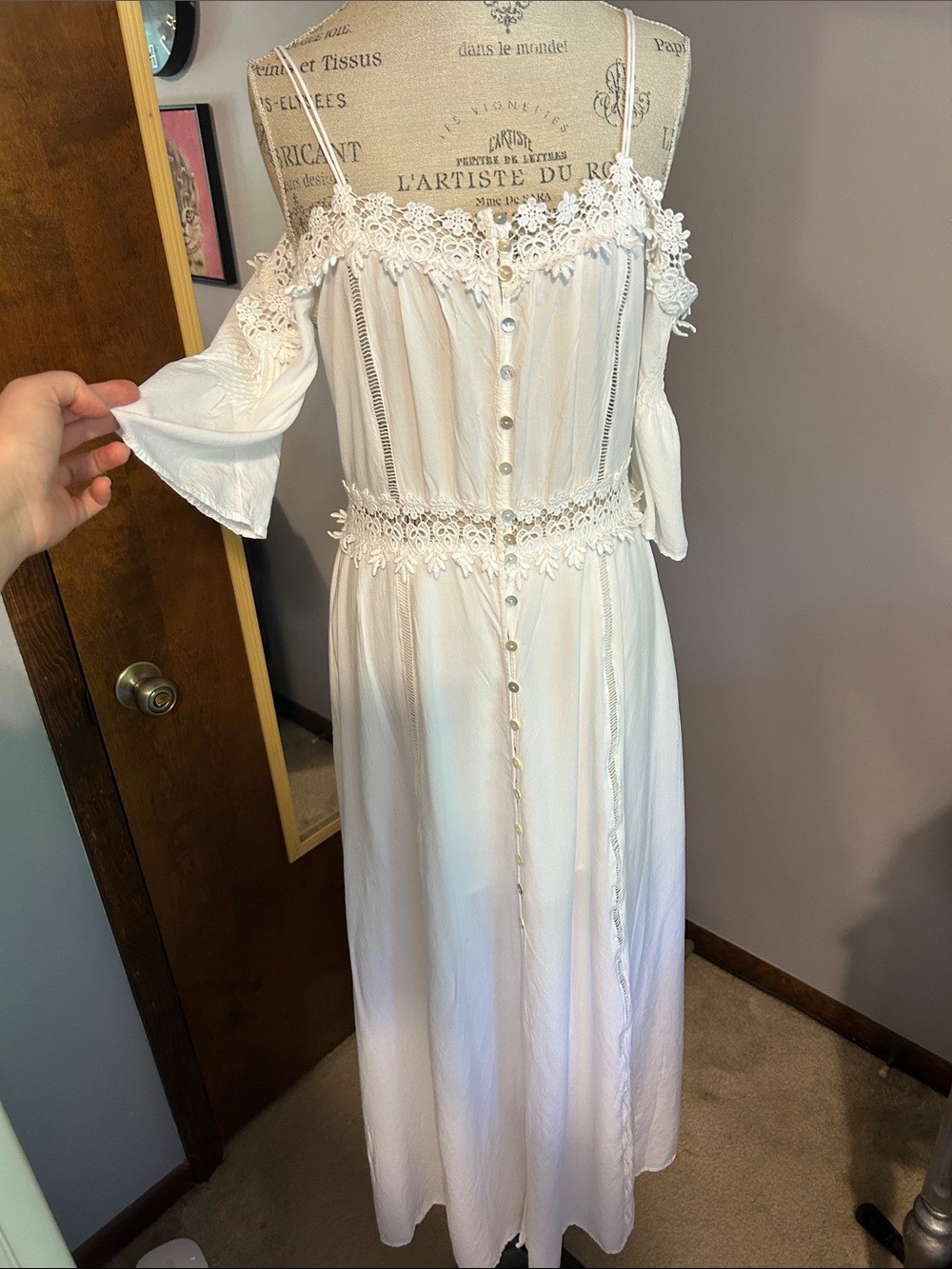 Beautiful Romantic Off-The-Shoulder White Dress - Picture 1 of 11